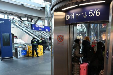 Die Aufzüge im Hauptbahnhof brauchen oft sehr lang. (Archivbild)