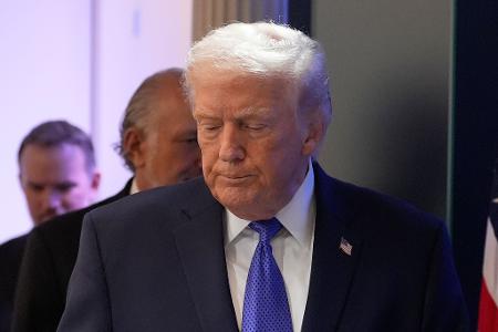 Der Supreme Court hat viele seiner Zölle für illegal erklärt - nun reagiert Trump. 