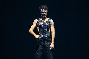 Der 19-jährige Sänger Cosmó vertritt Österreich beim 70. ESC in Wien