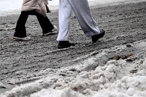Nach Wochen mit Matsch und Kälte haben viele genug vom Winter.