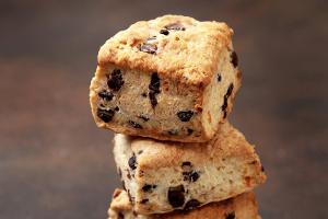 Nach britischer Art: Buttrige Scones mit Schokostückchen