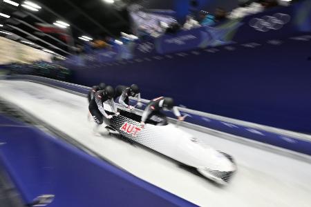 Viererbob: Österreicher Mandlbauer stürzt schwer