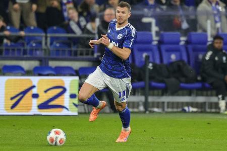Auch Dzeko trifft: Schalke nach Torfestival wieder Erster