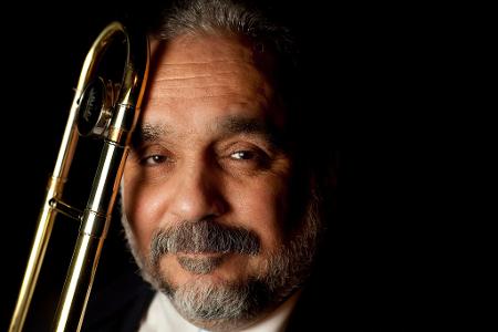 Colón galt als Mitbegründer eines Musikstils mit starkem kubanischen und puerto-ricanischen Einfluss, für den sich der Begriff Salsa (Soße) erst in den Anfangsjahren seiner Karriere langsam durchsetzte.