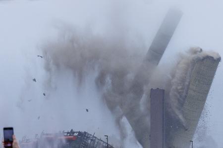 Schaulustige verfolgten das Spektakel. 