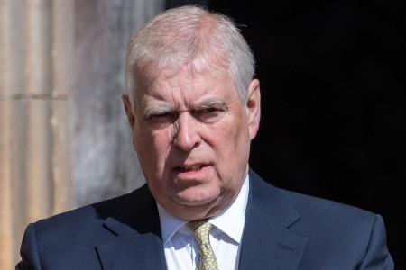 Razzien bei Ex-Prinz Andrew gehen in den vierten Tag