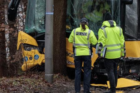 Insgesamt wurden zwölf Menschen verletzt.