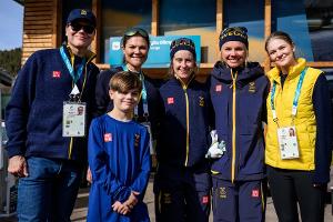 Mit Familie: Kronprinzessin Victoria feiert Schwedens Olympia-Gold