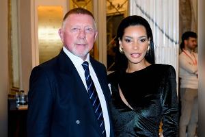 Boris Becker genießt Familienzeit beim Tennis