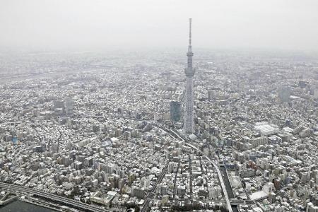 Über eine Metallbrücke konnten die Eingeschlossenen gerettet werden. (Archivbild)