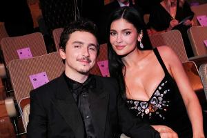 Kylie Jenner muntert Timothée Chalamet bei den BAFTAs auf