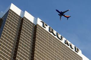 Der "Trump"-Schriftzug prangt an einem Hotel in Las Vegas - an der australischen Gold Coast könnte ein ähnliches Projekt entstehen. (Symbolbild)