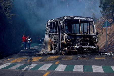 Autos brannten vielerorts nach dem Tod von Drogenboss 