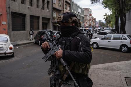 Auch Soldaten der Nationalgarde waren in voller Montur und mit automatischen Waffen im Einsatz. 