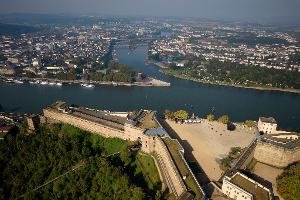 Die Leiche der Frau wurde unterhalb der Festung gefunden. (Symbolbild)
