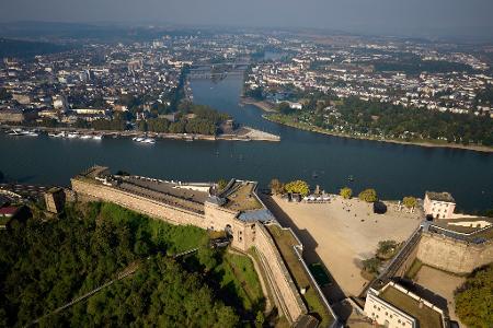 Die Leiche der Frau wurde unterhalb der Festung gefunden. (Symbolbild)