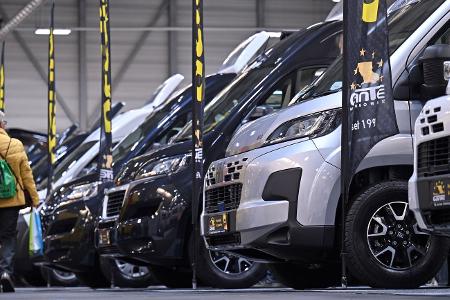 Wohnmobile können höhere sechsstellige Summen kosten und sind nicht für jedermann erschwinglich. (Symbolbild)