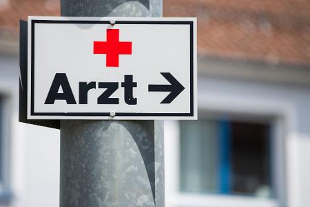 Ein Drittel der Mediziner ist über 55 Jahre alt, ihre Stellen werden bald frei. (Symbolbild)