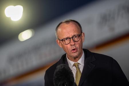 In einer Stellungnahme kurz vor seinem Abflug gab er eine chinesische Weisheit als Motto seiner Reise aus.