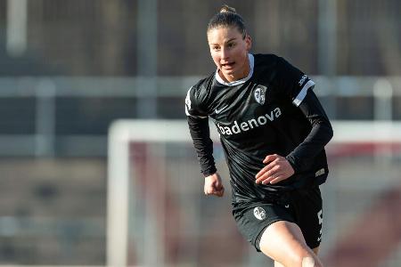 Schweizerin Stierli verlängert in Freiburg