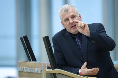 In der Diskussion um Interessenkonflikte bei Anstellungen in der Politik gerät auch der Fraktionschef der CDU in Sachsen-Anhalt, Guido Heuer, in den Fokus. (Archivbild)