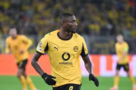 Serhou Guirassy - Note: 4,5 - Konnte dem Spiel lange Zeit überhaupt nicht seinen Stempel aufdrücken und wirkte als Stoßstürmer verloren. Ließ dennoch den Kopf nicht hängen und profitierte enorm von den offensiven Einwechslungen. Hatte dann noch mehrfach die Chance, das Spiel für den BVB zu ziehen. Leistete sich aber denkwürdige Fehlschüsse.