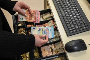 In Deutschland ist der Anteil derjenigen, die besonders häufig bar zahlen, gegen den europaweiten Trend gestiegen. (Symbolbild)