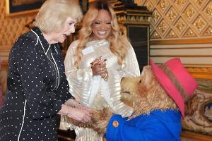 Hoher Besuch im Palast: Königin Camilla begrüßt Paddington Bär