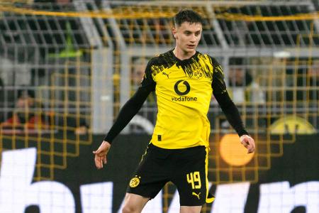 ABWEHR: Luca Reggiani - Note: 3,5 - Wurde wegen der angespannten Personalsituation auf der großen Bühne ins kalte Wasser geworfen. Kam mit dem Tempo nicht auf Anhieb zurecht und brachte sich mit einer frühen Gelben Karte in Not. Löste die Aufgaben nach dem Seitenwechsel dafür umso beachtlicher.