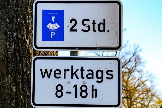 Parkschild werktags