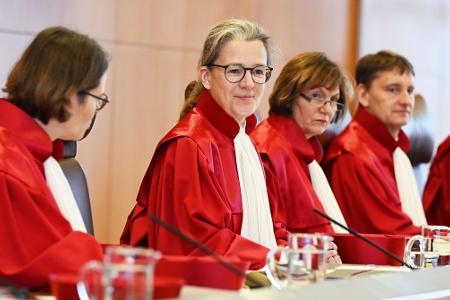 Die Vizepräsidentin des Gerichts, Ann-Katrin Kaufhold, eröffnet die Verhandlung.