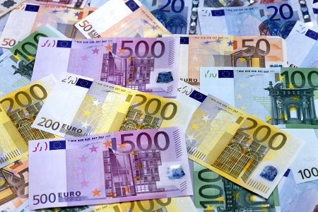 Symbolfoto: Geld Scheine Euro Papiergeld Währung
Quelle: Zoll / BWZ
