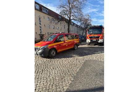 © Feuerwehr Dresden
Einsatzfahrzeuge stehen auf der Altenberger Straße.