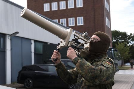Die Streitkräfte dürfen bei der Abwehr von Drohnen in Zukunft Amtshilfe leisten - notfalls auch mit Waffengewalt. (Archivbild) 