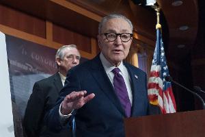 Der Minderheitsführer der Demokraten im Senat, Chuck Schumer, erhebt schwere Vorwürfe gegen das US-Justizministerium. 