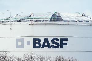 BASF in Ludwigshafen: Kostendruck, hohen Energiepreisen und einer zu geringen Auslastung am Stammwerk. (Archivbild)