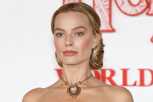 "Brontë Blush": So gelingen rosige Wangen à la Margot Robbie