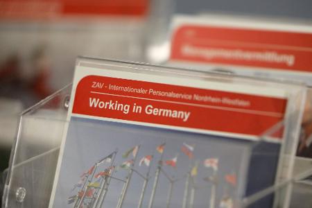 Der deutsche Arbeitsmarkt wird zu einem größer werdenden Anteil von Menschen getragen, die keinen deutschen Pass haben. (Symbolbild)