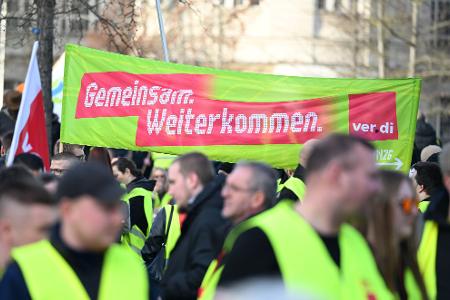 Der deutschlandweite Warnstreik dauert je nach Region bis in die Nacht auf Samstag oder in die Nacht auf Sonntag.