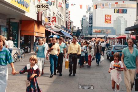 überfüllte Fußgängerzone in Kiel
