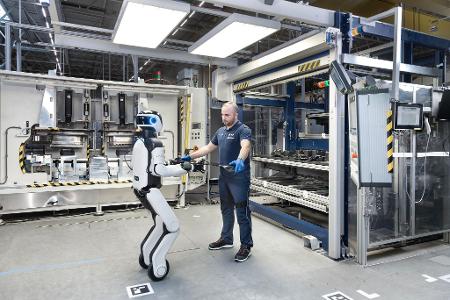 In Leipzig setzt BMW testweise humanoide Roboter in der Produktion ein. (Handout)
