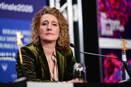 Kanzler Friedrich Merz (CDU) ruft in der Debatte über die Zukunft der Berlinale und ihrer Chefin Tricia Tuttle zu respektvollem Umgang und einer raschen Klärung auf. (Archivbild)