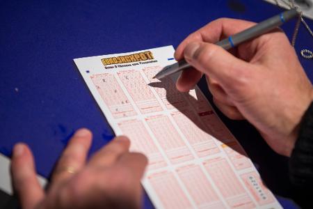 Auf die richtigen Zahlen setzte ein Lottospieler oder Lottospielerin aus Baden-Württemberg. (Symbolfoto)