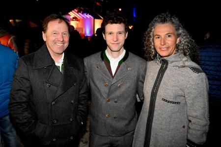 Die Familie von Laura Dahlmeier ist zu der feierlichen Veranstaltung gekommen. 