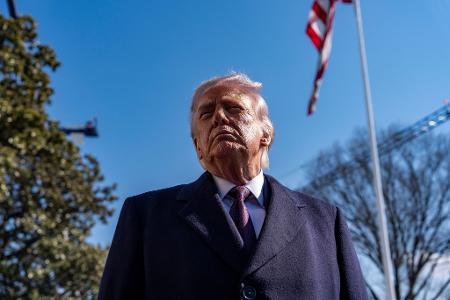 Trump gefällt es nach eigenen Angaben nicht, dass Clinton unter Eid aussagen muss.