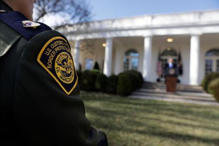 Nach dem ungeklärten Tod eines Migranten in Buffalo sieht sich das Heimatschutzministerium erneuter Kritik ausgesetzt.