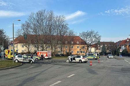 Unfallstelle in Kreuzungsmitte