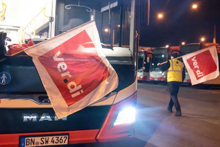 Busfahrer im Warnstreik - Verdi hat zur Arbeitsniederlegung aufgerufen.