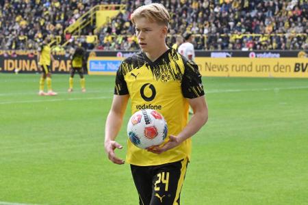 Daniel Svensson - Note: 1,5 - Verteidigte abwartend und rückte oft früh in den tiefen Block. Bot Olise mit dieser Spielweise wenig an. Vertrat bei Standards den gesperrten Ryerson außerdem bestens und servierte beim 1:0 perfekt auf den Kopf von Schlotterbeck. Erzielte technisch anspruchsvoll später noch das zweite BVB-Tor.