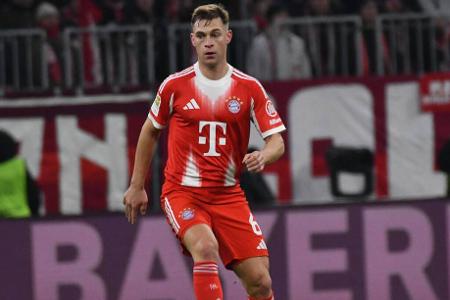MITTELFELD: Joshua Kimmich (bis 90.) - Note: 2,5 - Konnte in der Bayern-Offensive nicht durchgängig die bekannten Muster erzeugen. Wirkte rund um den Strafraum mitunter ratlos und gab unplatzierte Distanzschüsse ab. Zog das Spiel mit dem Traumpass vor dem 1:1 und seinem herrlichen Volley-Tor dann aber für den Rekordmeister.